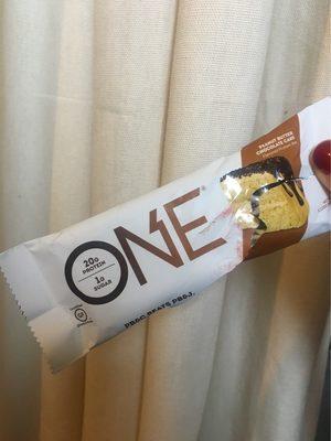 ONE Peanut Butter Chocolate Cake Protein Bar package front